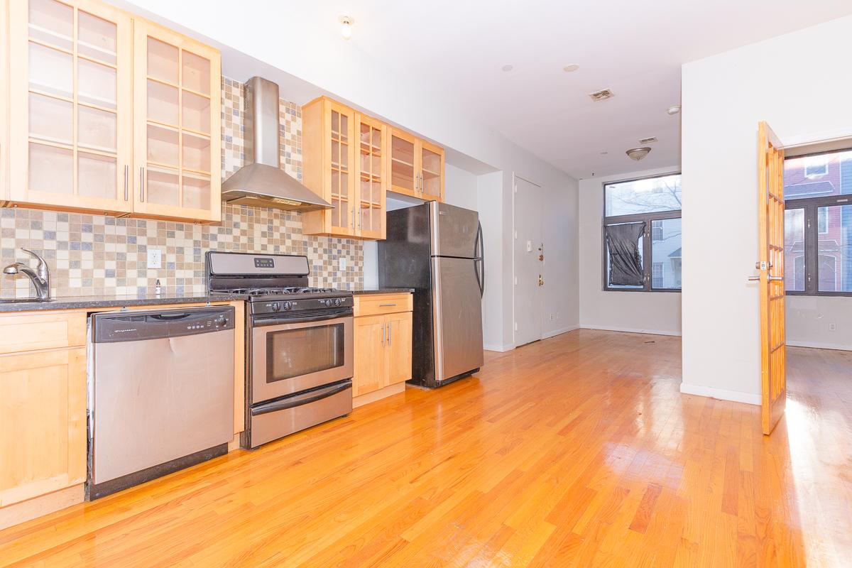 18 Goodwin Place, Brooklyn, NY Unit 1F photo 2